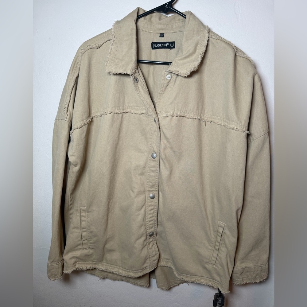 BLANKNYC Beige Cropped Raw Hem Jacket NWOT Snap Front Overshirt Size S - Picture 2 of 10